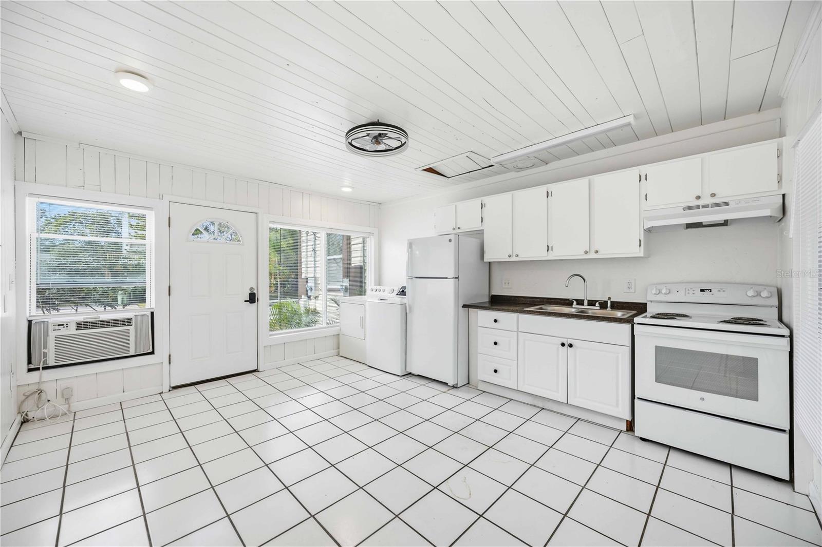 Image 21 of 32 For 1919 12th Avenue W