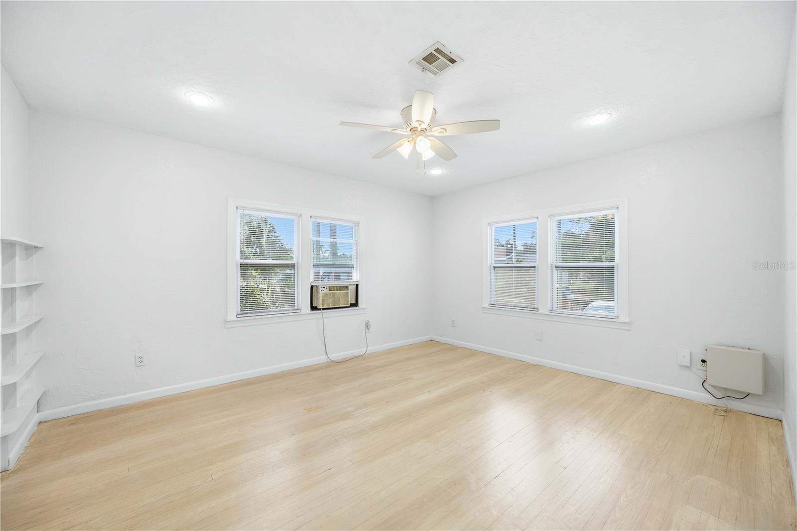 Image 22 of 32 For 1919 12th Avenue W