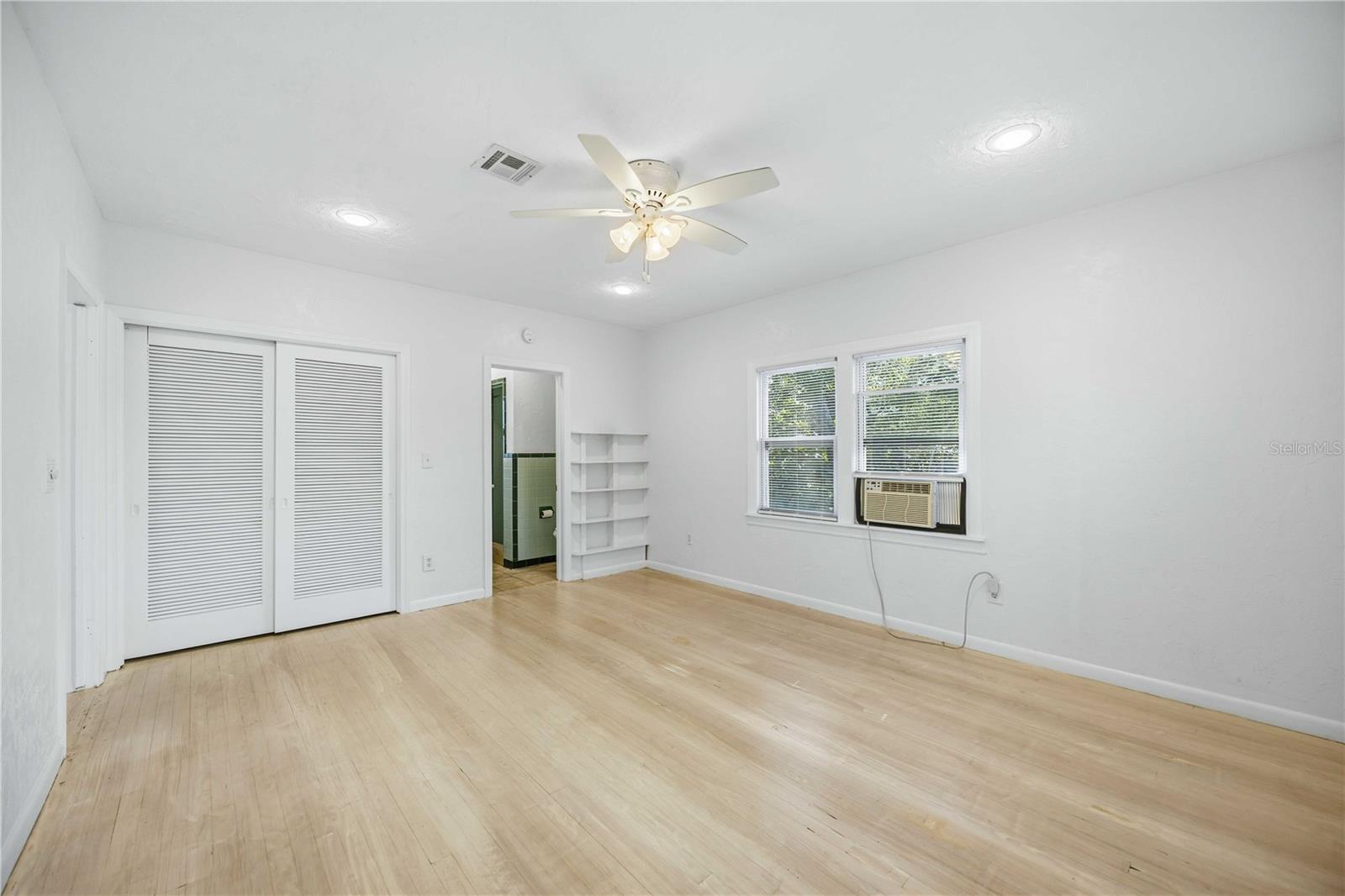 Image 23 of 32 For 1919 12th Avenue W