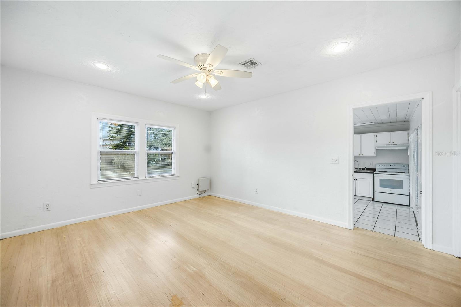 Image 25 of 32 For 1919 12th Avenue W