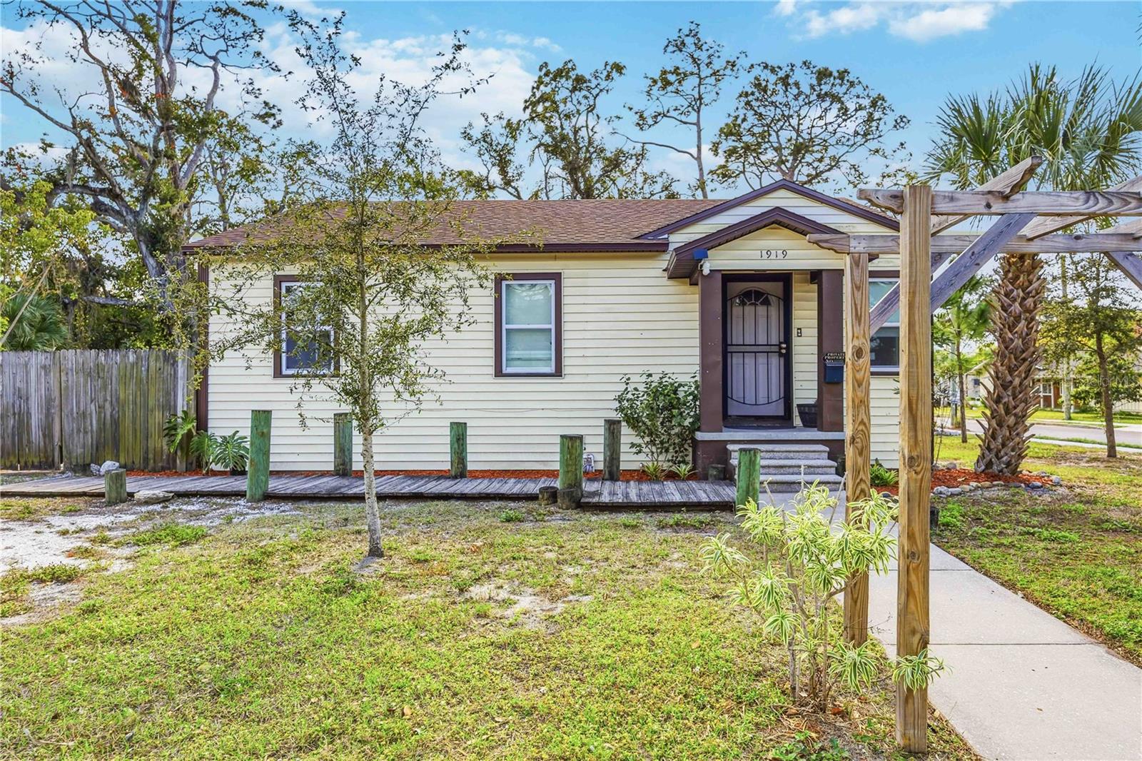 Image 3 of 32 For 1919 12th Avenue W