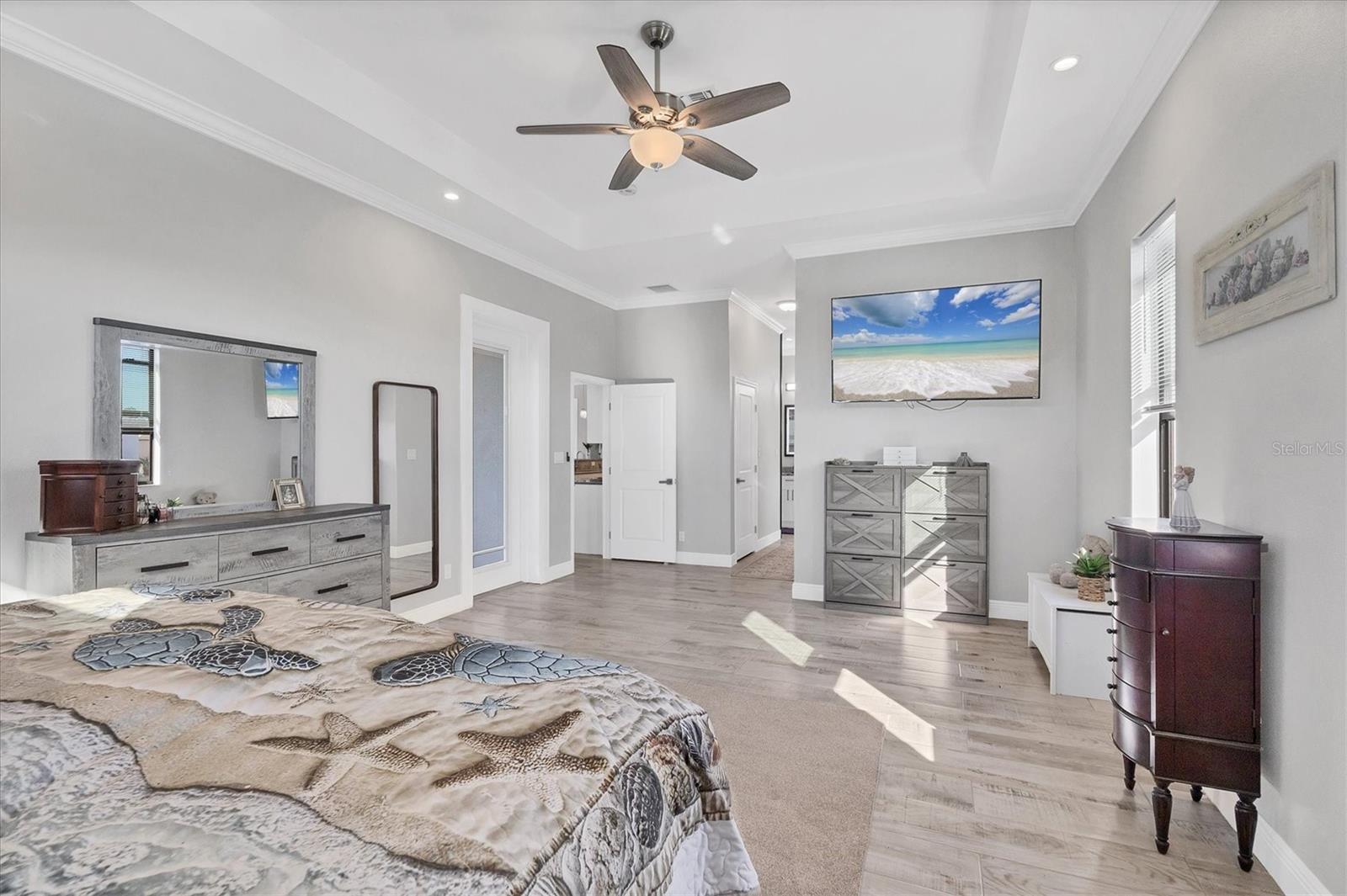 Image 16 of 45 For 15504 Hennipen Circle