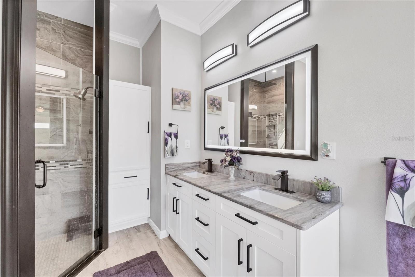 Image 17 of 45 For 15504 Hennipen Circle