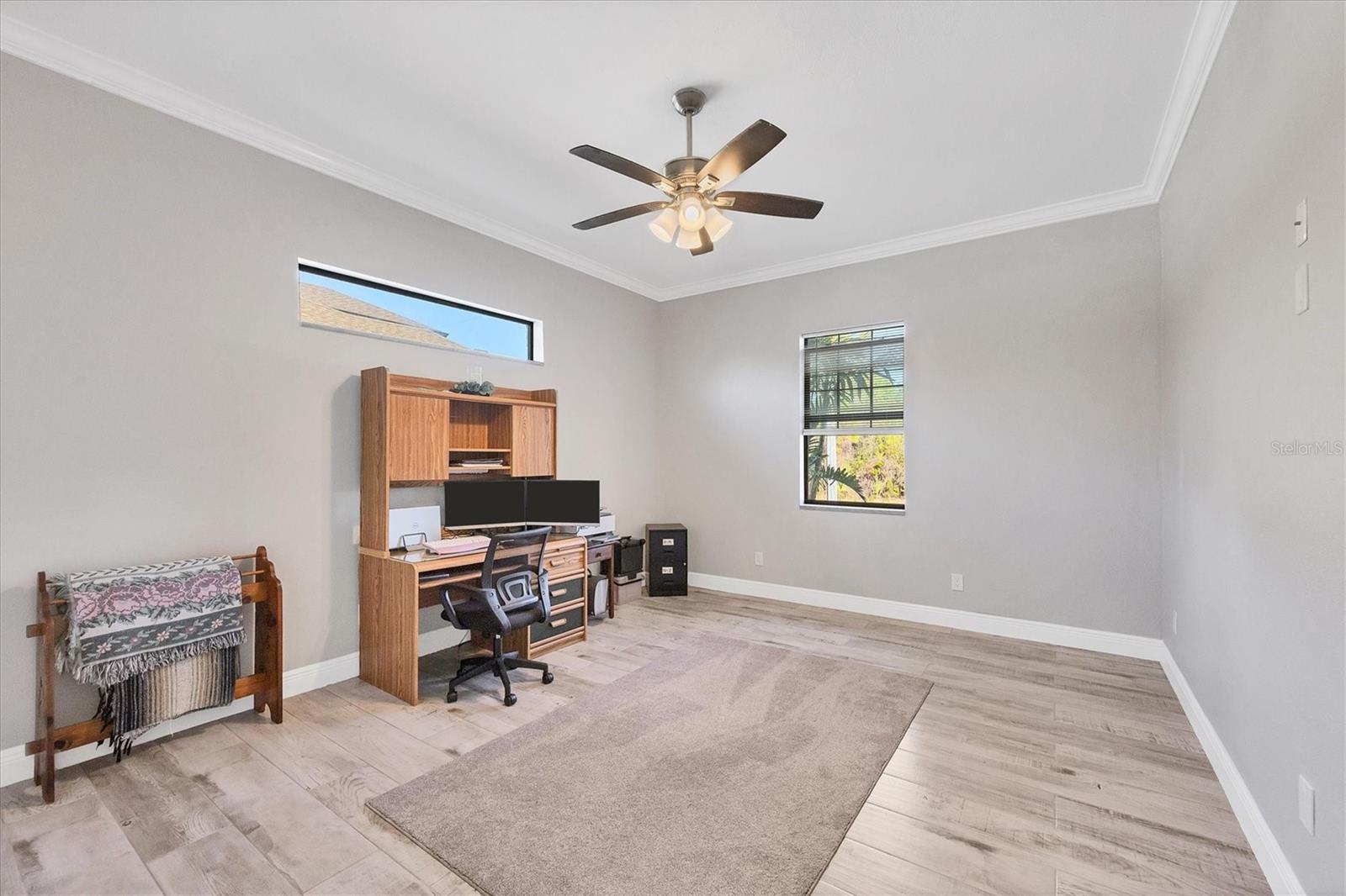 Image 21 of 45 For 15504 Hennipen Circle