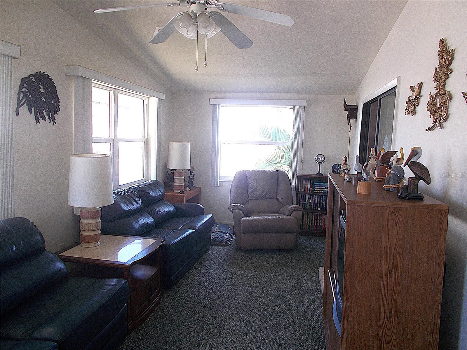 Image 13 of 32 For 467 Boxwood Drive