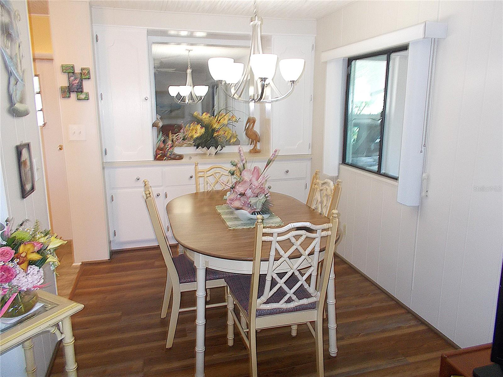 Image 7 of 32 For 467 Boxwood Drive