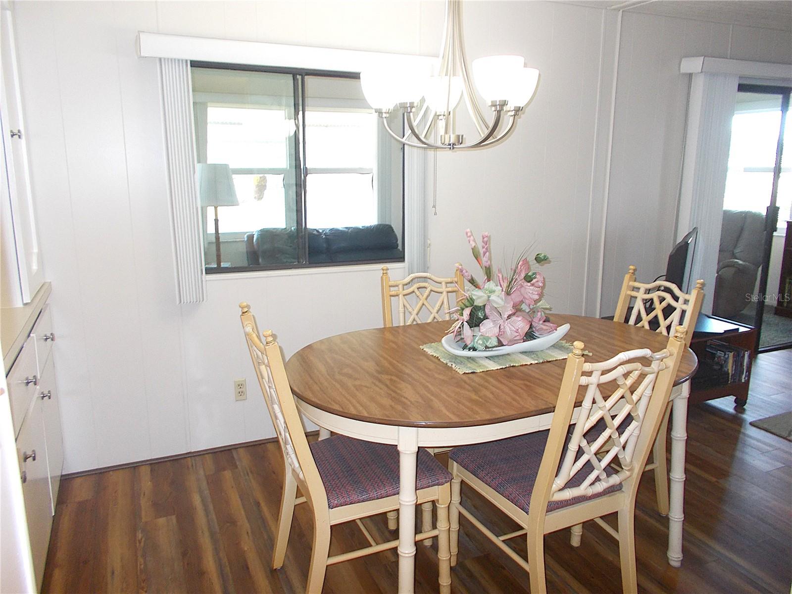 Image 8 of 32 For 467 Boxwood Drive