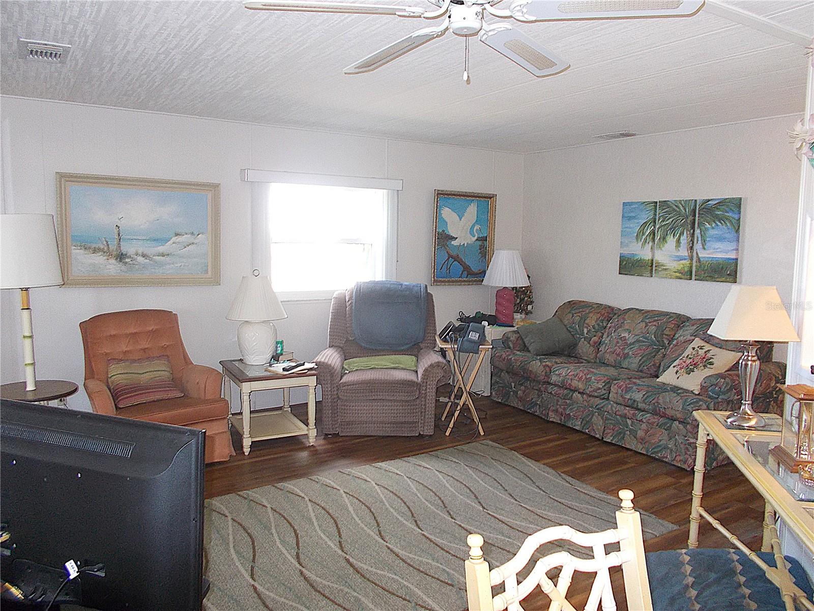 Image 9 of 32 For 467 Boxwood Drive