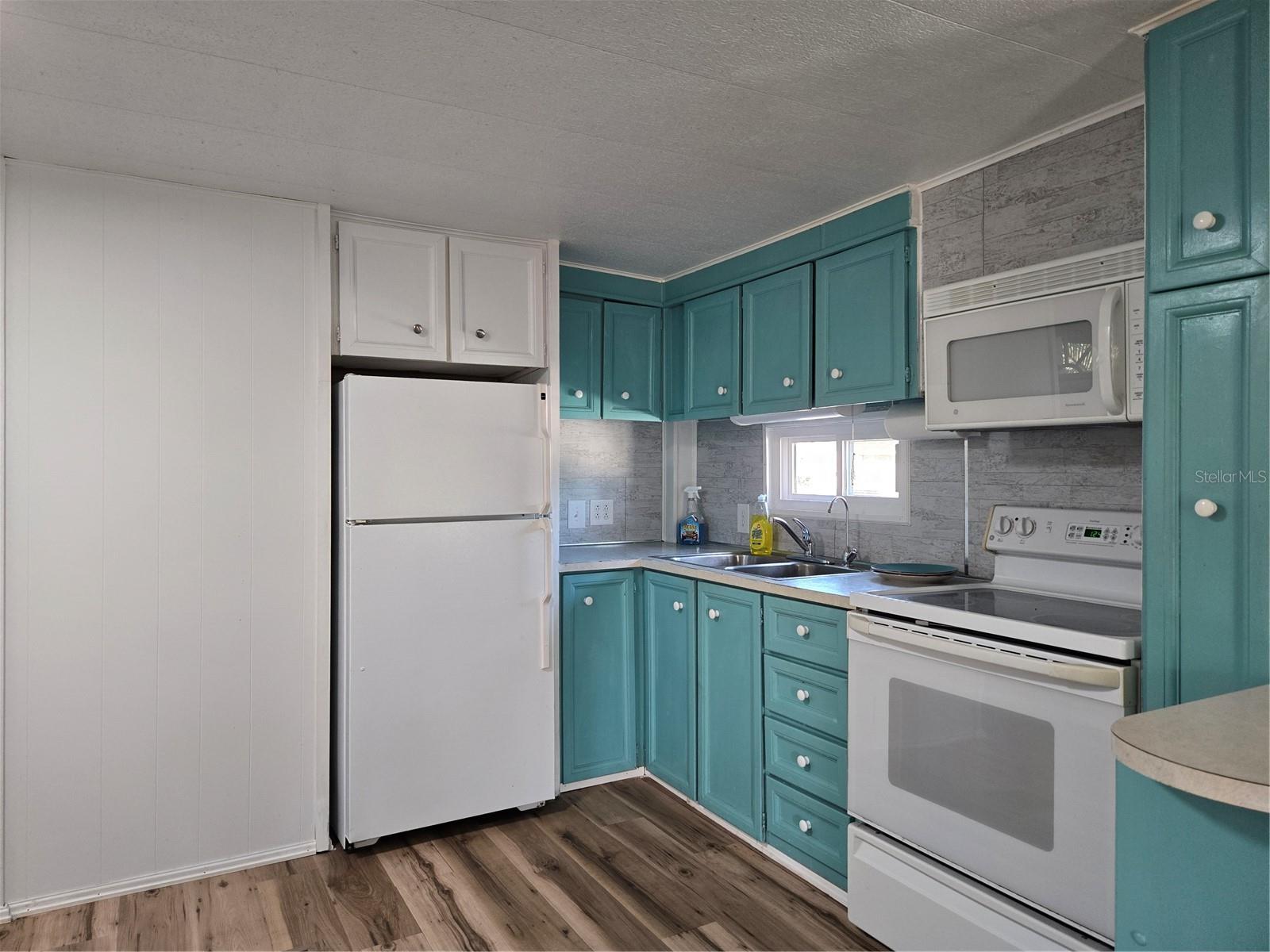 Image 10 of 28 For 113 Ravenna Street N