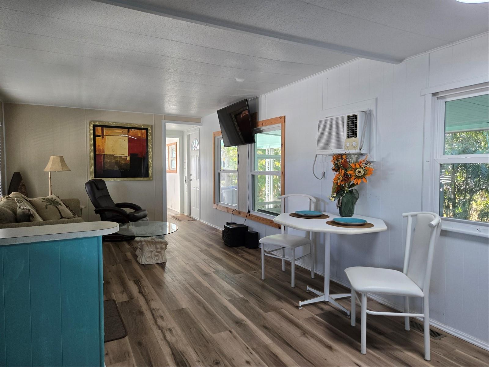 Image 11 of 28 For 113 Ravenna Street N