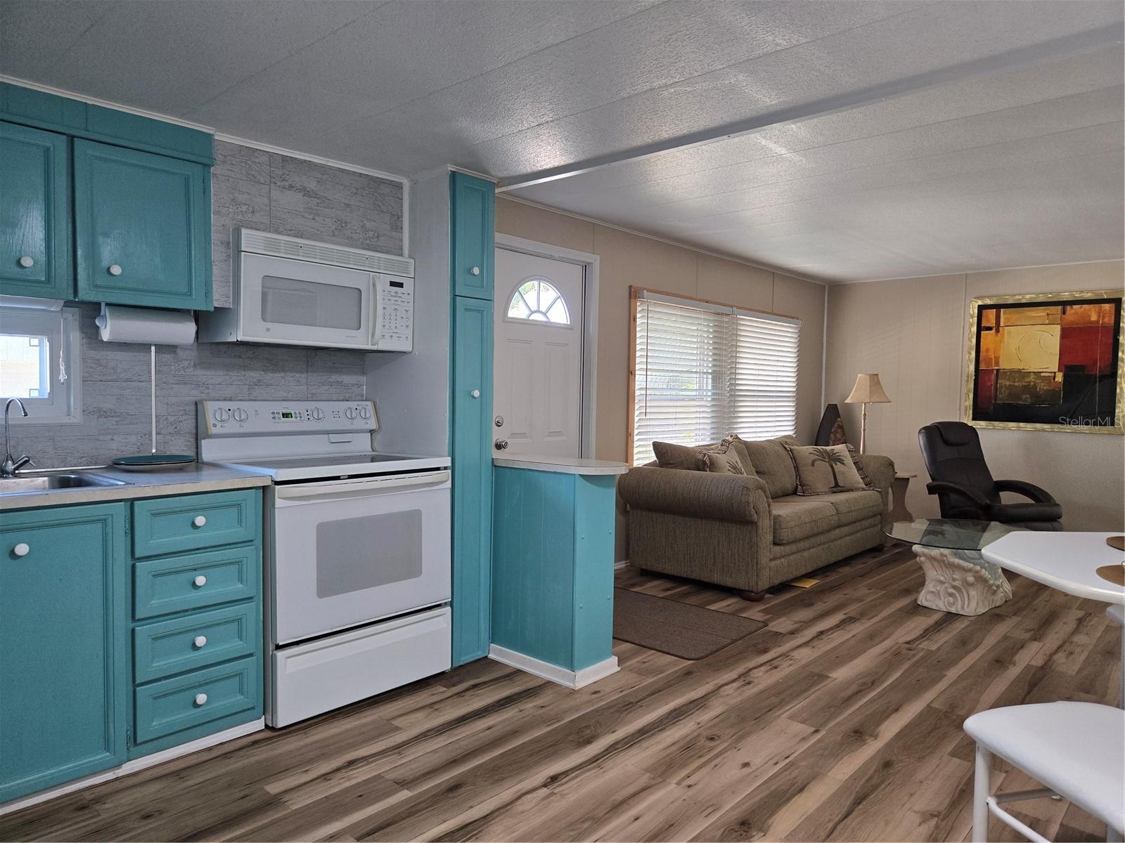 Image 13 of 28 For 113 Ravenna Street N