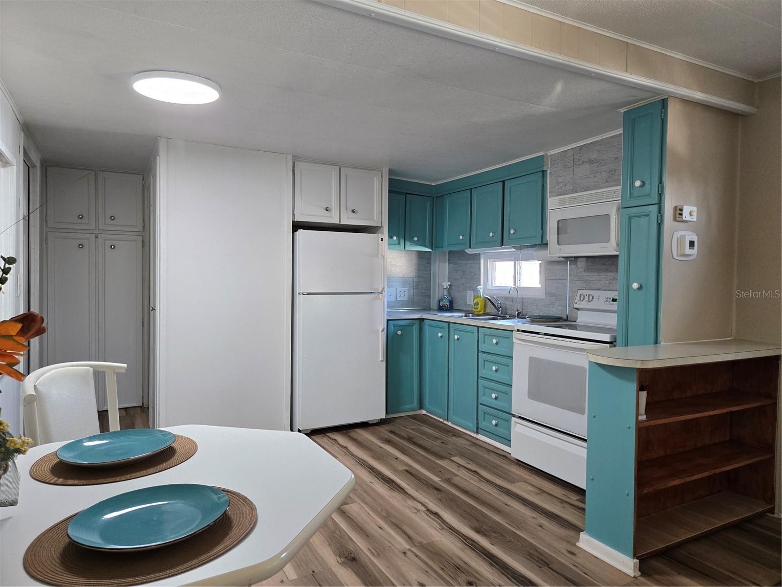 Image 14 of 28 For 113 Ravenna Street N