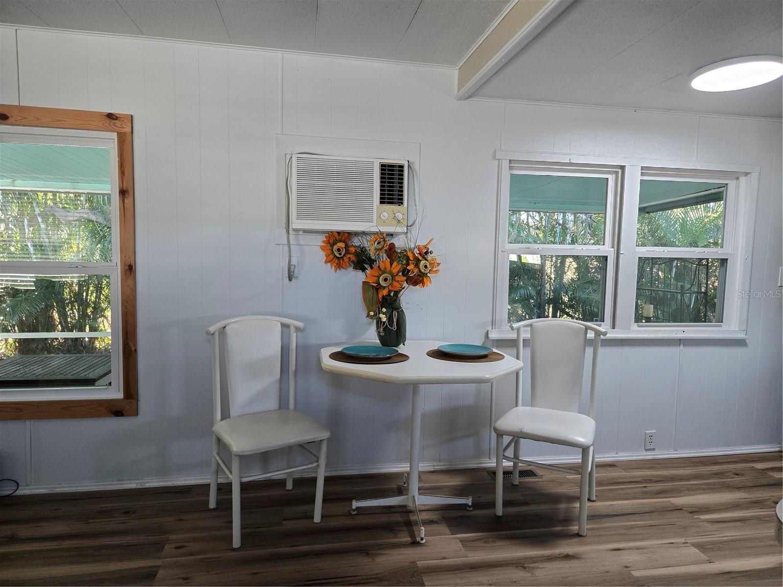 Image 15 of 28 For 113 Ravenna Street N