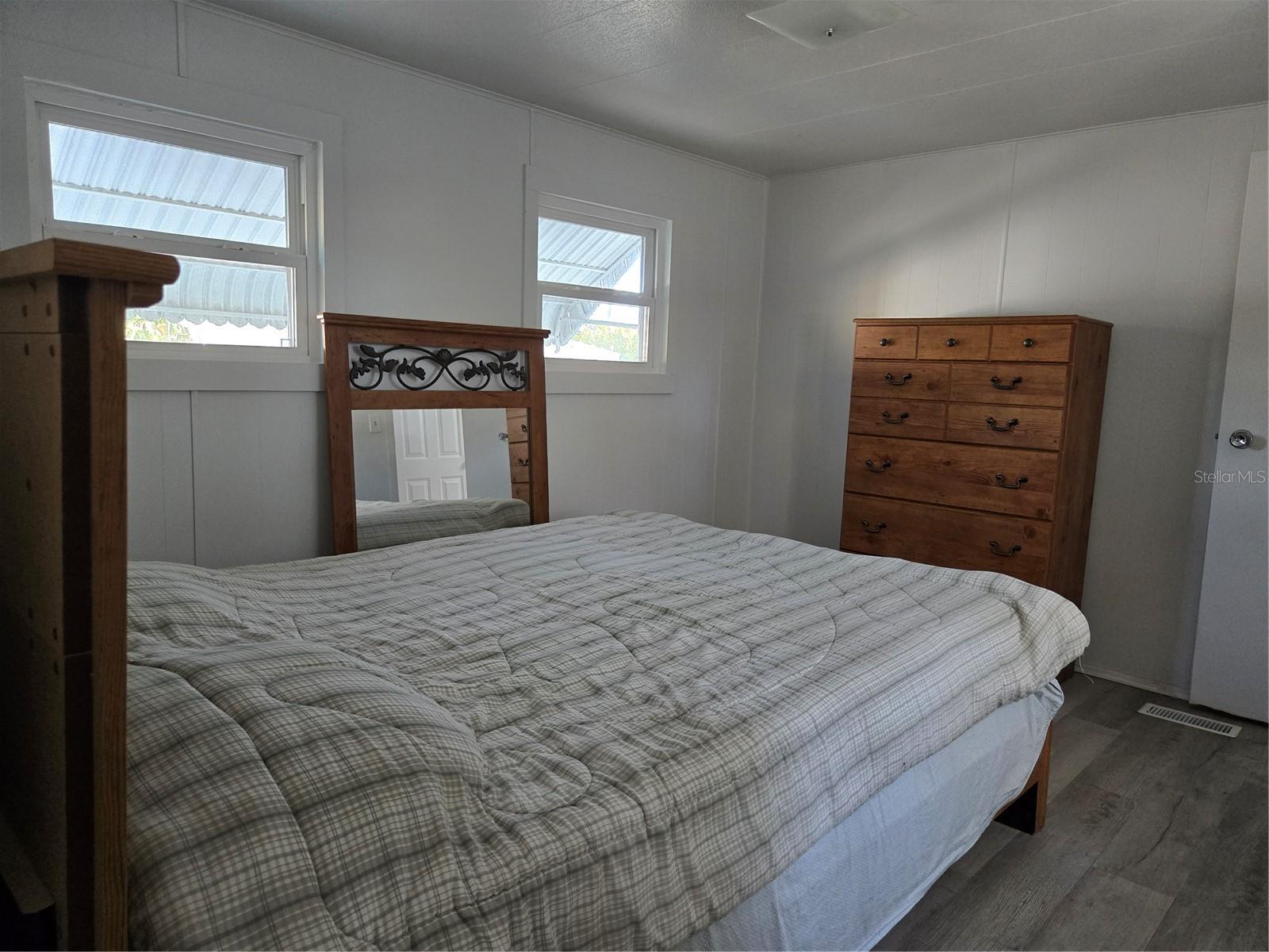 Image 17 of 28 For 113 Ravenna Street N