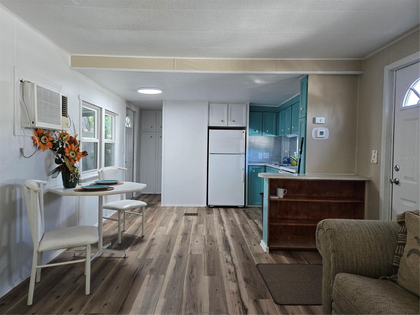 Image 2 of 28 For 113 Ravenna Street N