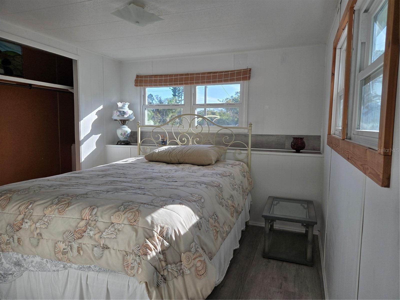 Image 22 of 28 For 113 Ravenna Street N