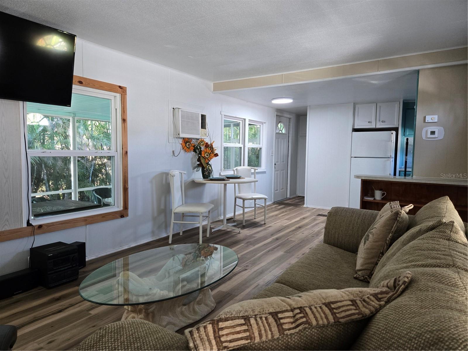 Image 3 of 28 For 113 Ravenna Street N