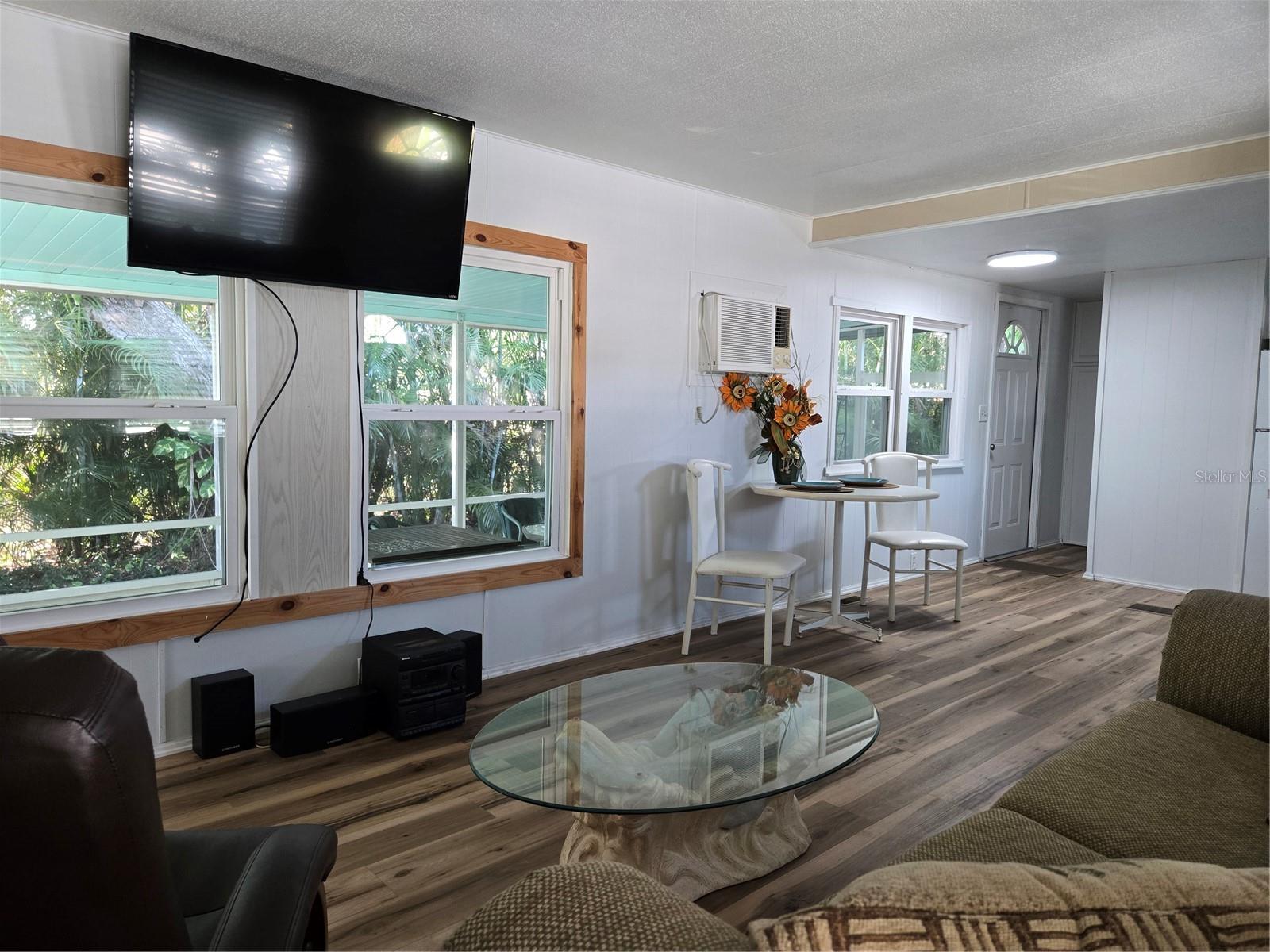 Image 4 of 28 For 113 Ravenna Street N