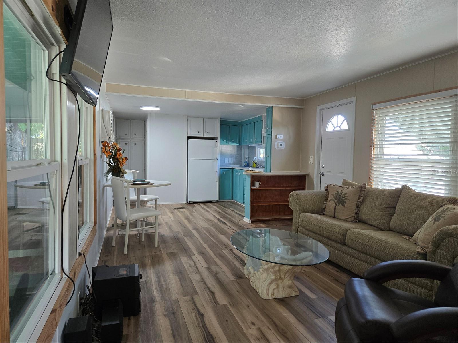 Image 7 of 28 For 113 Ravenna Street N