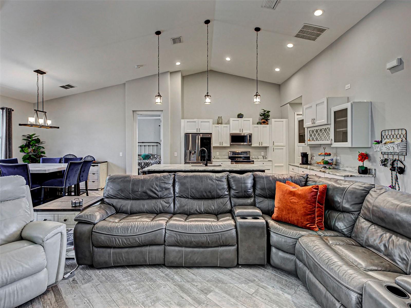 Image 10 of 66 For 3109 Daphne Road