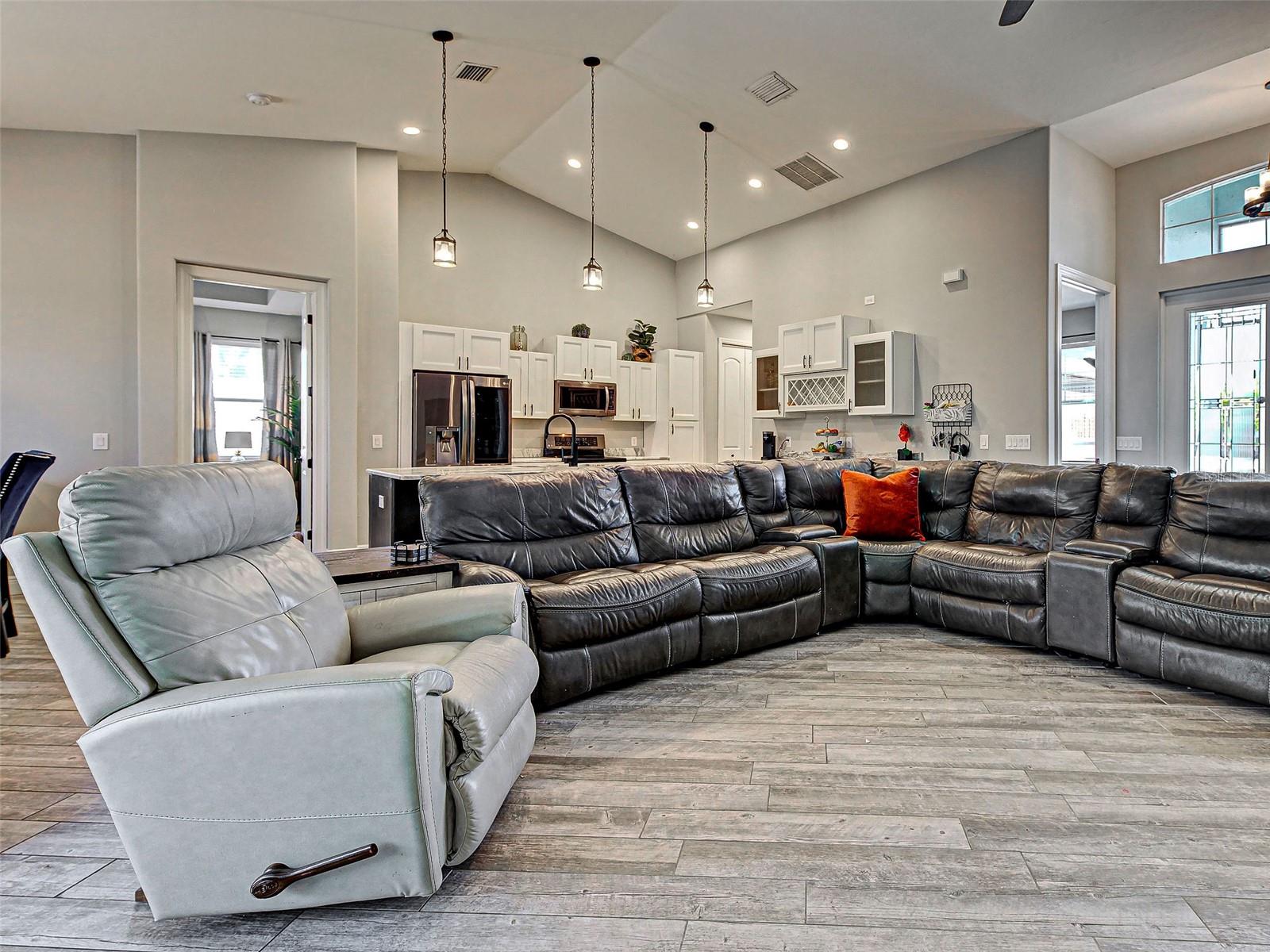 Image 9 of 66 For 3109 Daphne Road