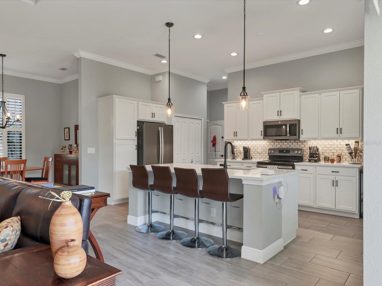 Image 13 of 46 For 10461 Euston Avenue