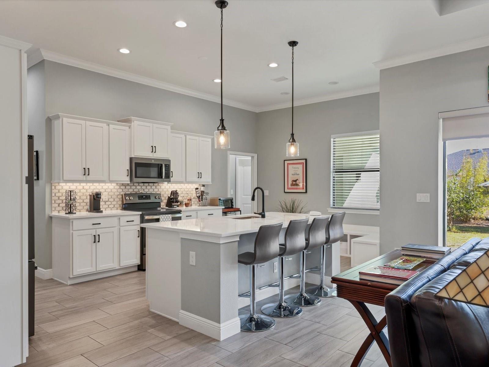 Image 14 of 46 For 10461 Euston Avenue