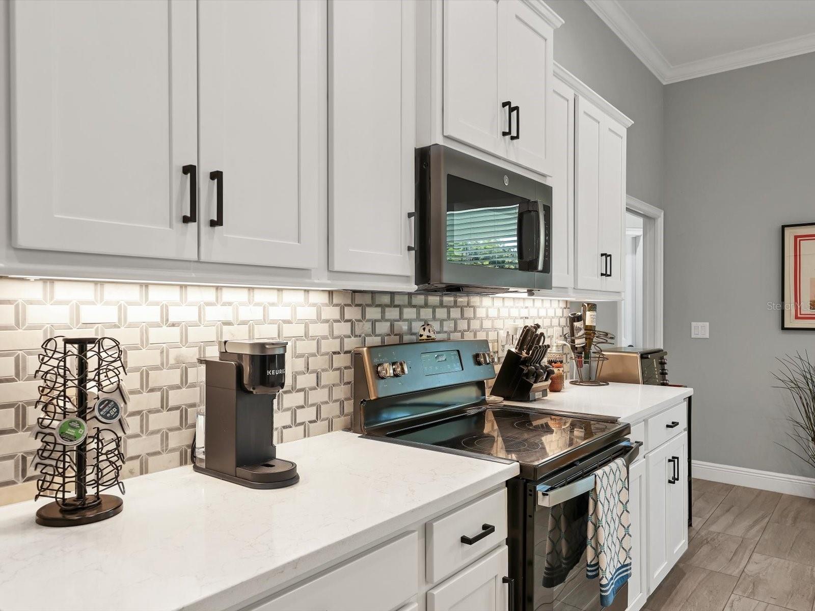 Image 18 of 46 For 10461 Euston Avenue