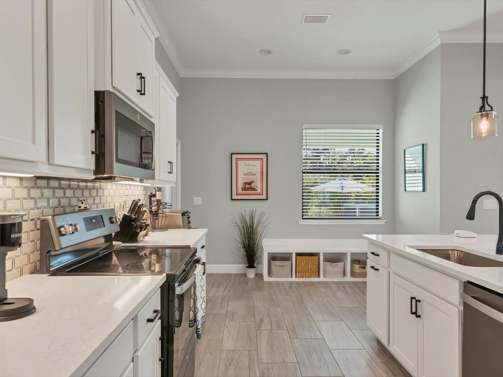 Image 19 of 46 For 10461 Euston Avenue