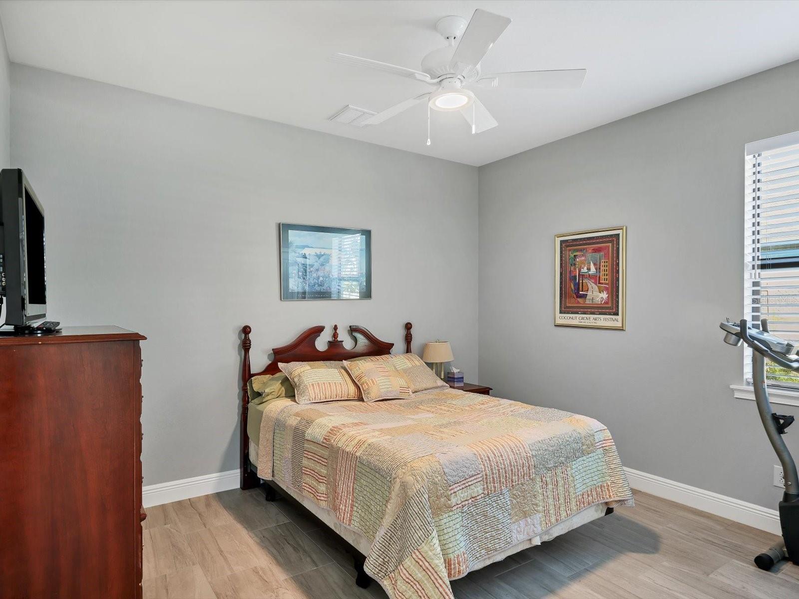 Image 28 of 46 For 10461 Euston Avenue