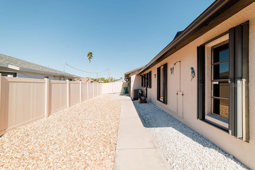 Image 23 of 27 For 9273 Carnation Avenue