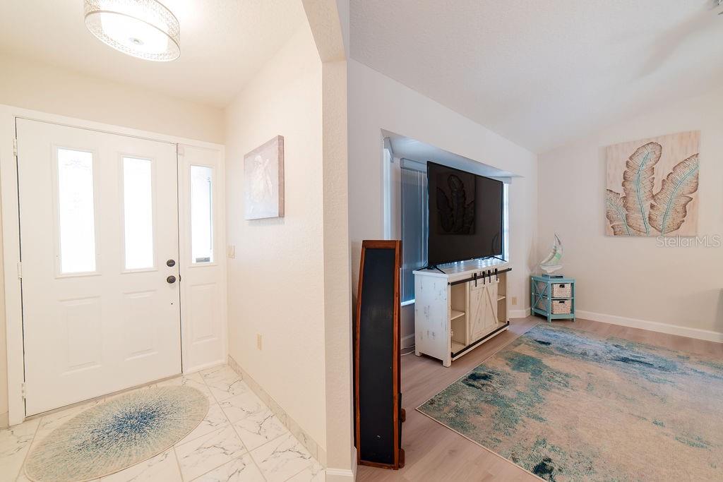 Image 4 of 27 For 9273 Carnation Avenue