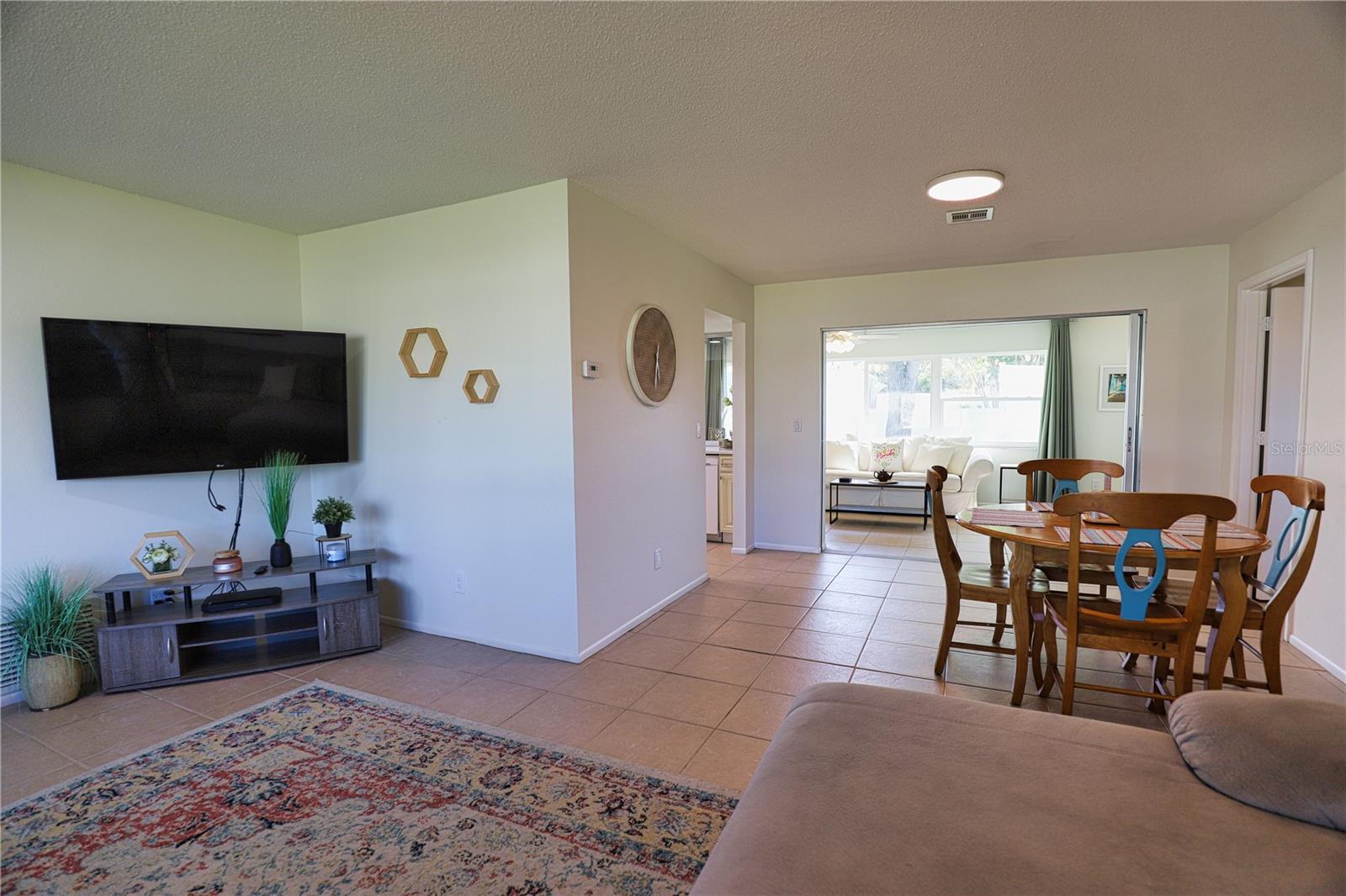 Image 10 of 38 For 1141 Royal Road