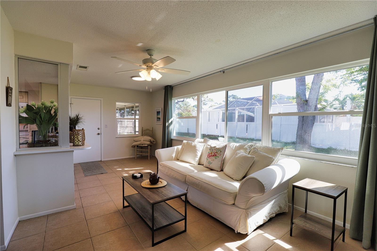 Image 15 of 38 For 1141 Royal Road