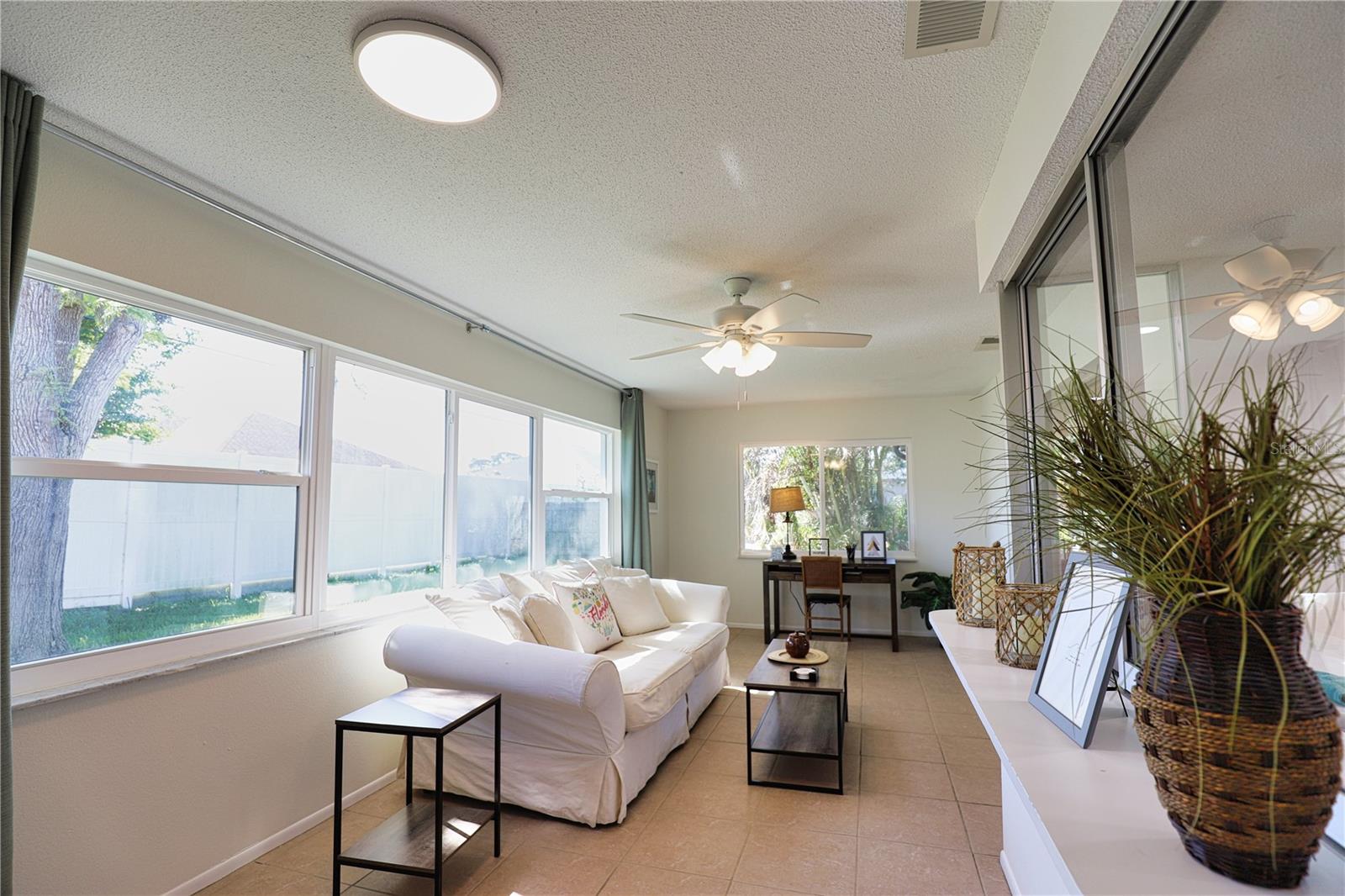 Image 18 of 38 For 1141 Royal Road