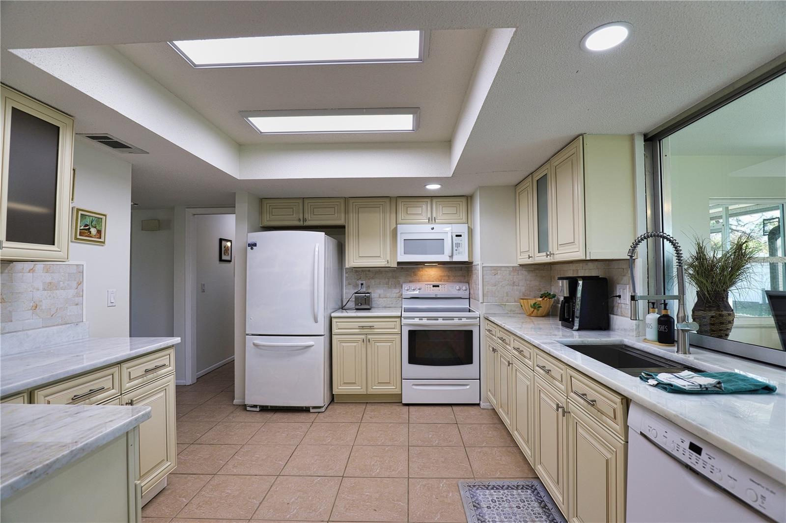 Image 19 of 38 For 1141 Royal Road