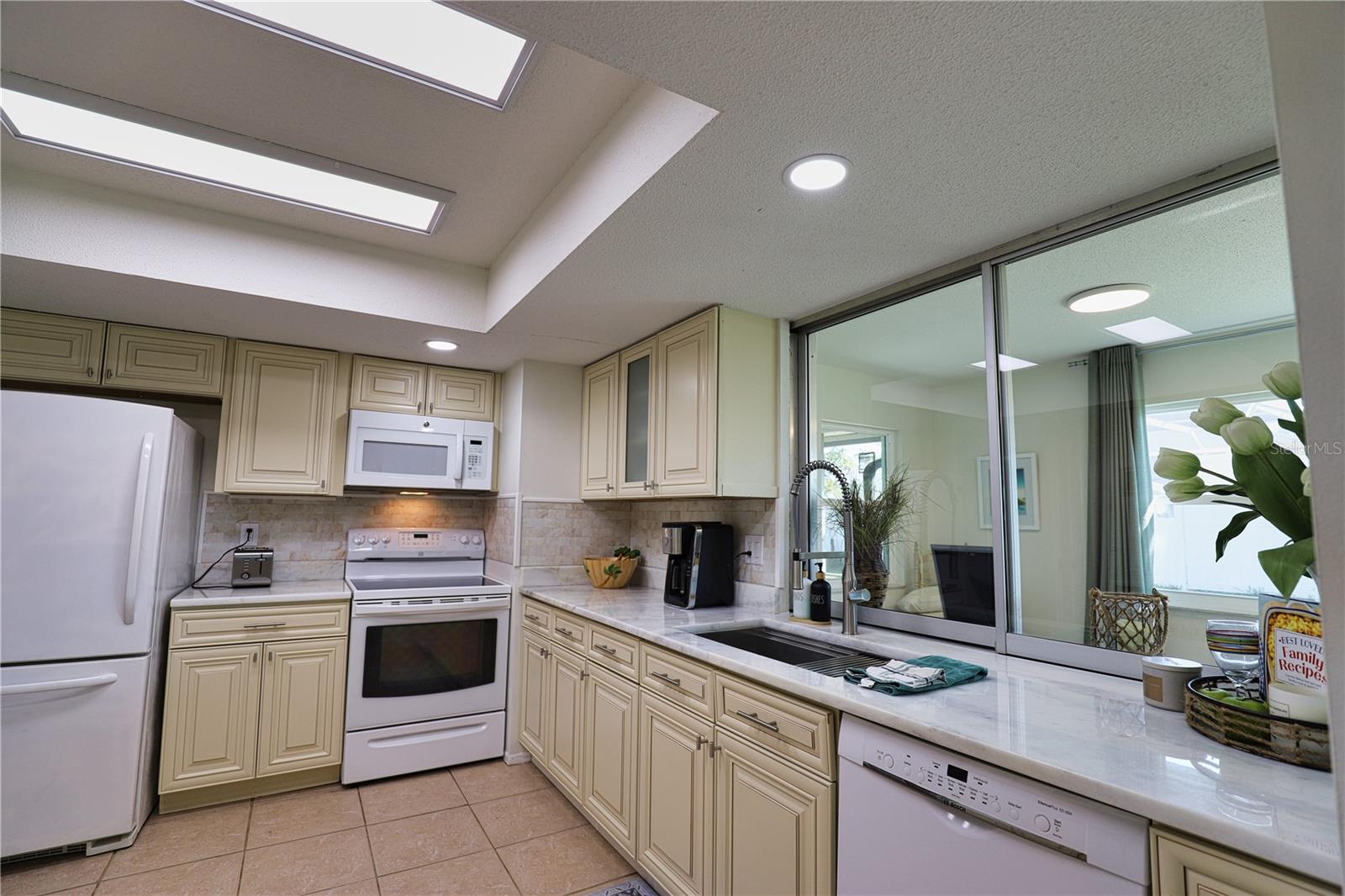 Image 20 of 38 For 1141 Royal Road