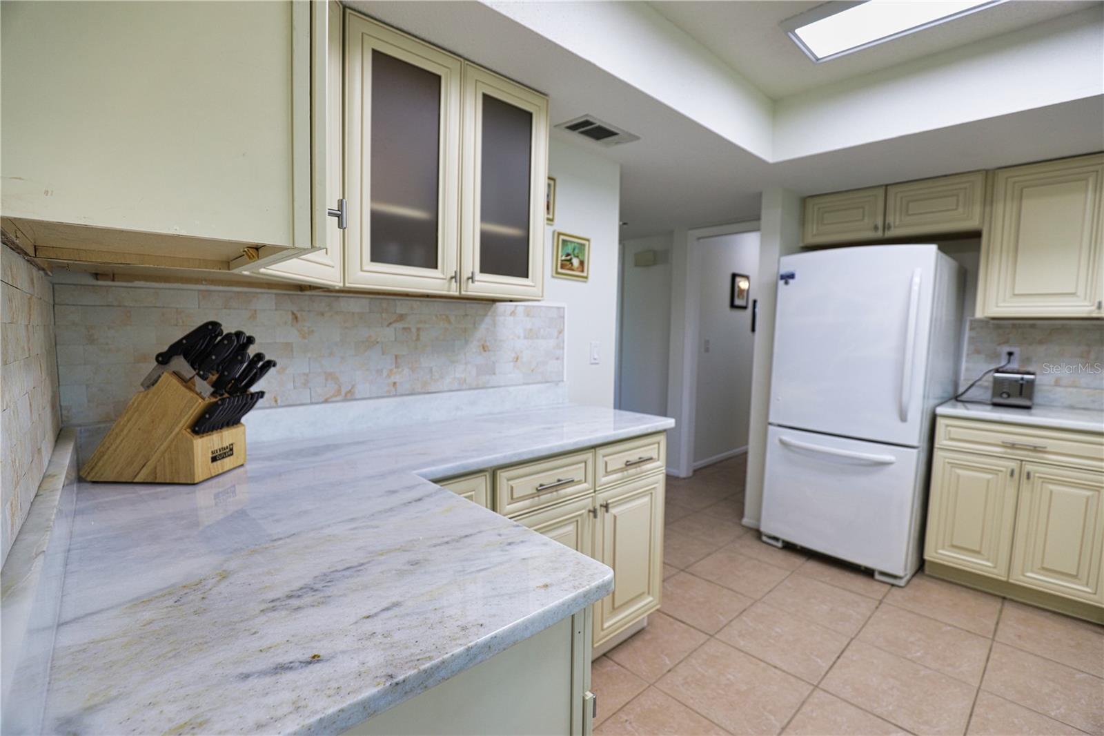 Image 21 of 38 For 1141 Royal Road