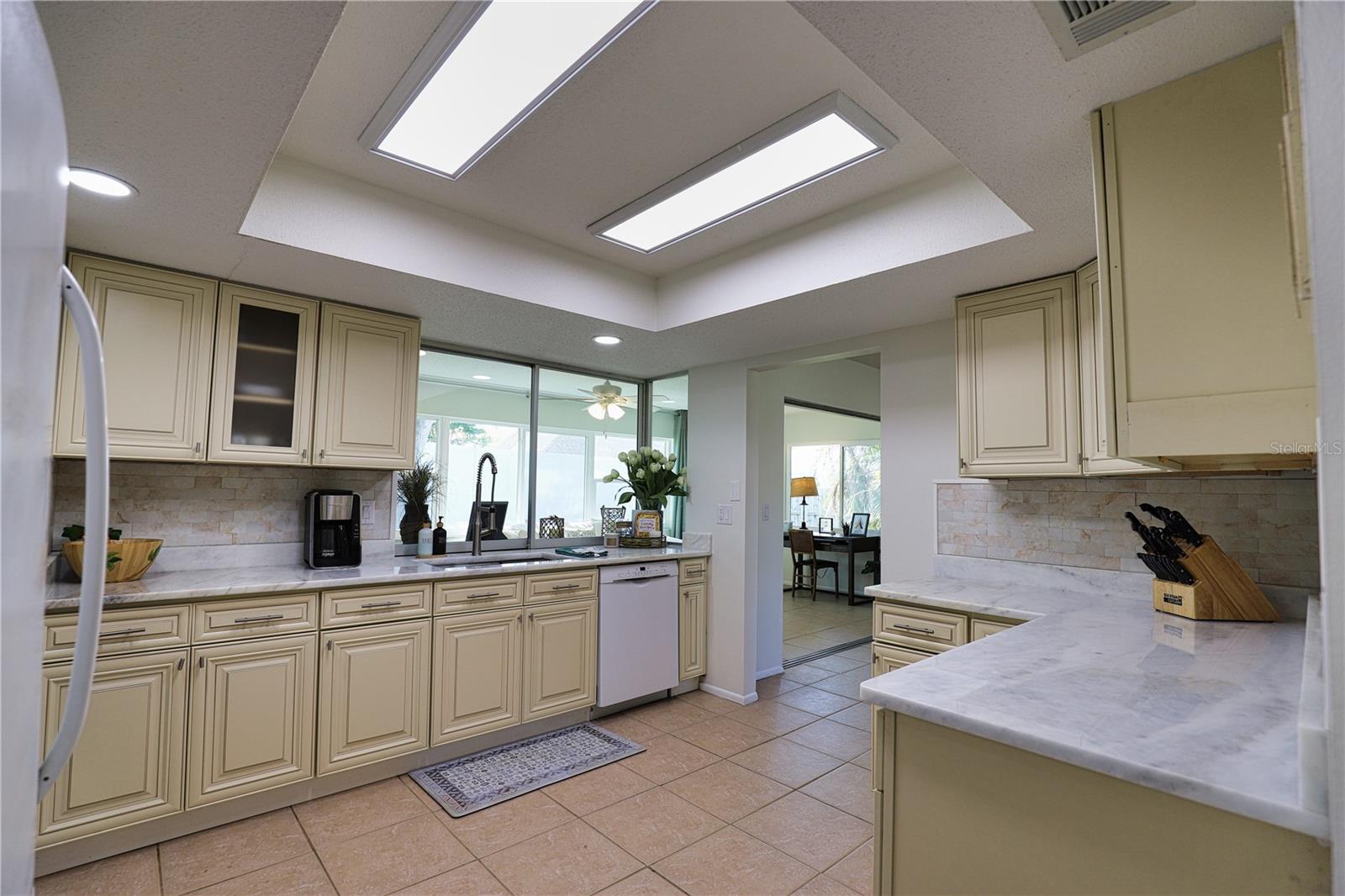 Image 22 of 38 For 1141 Royal Road