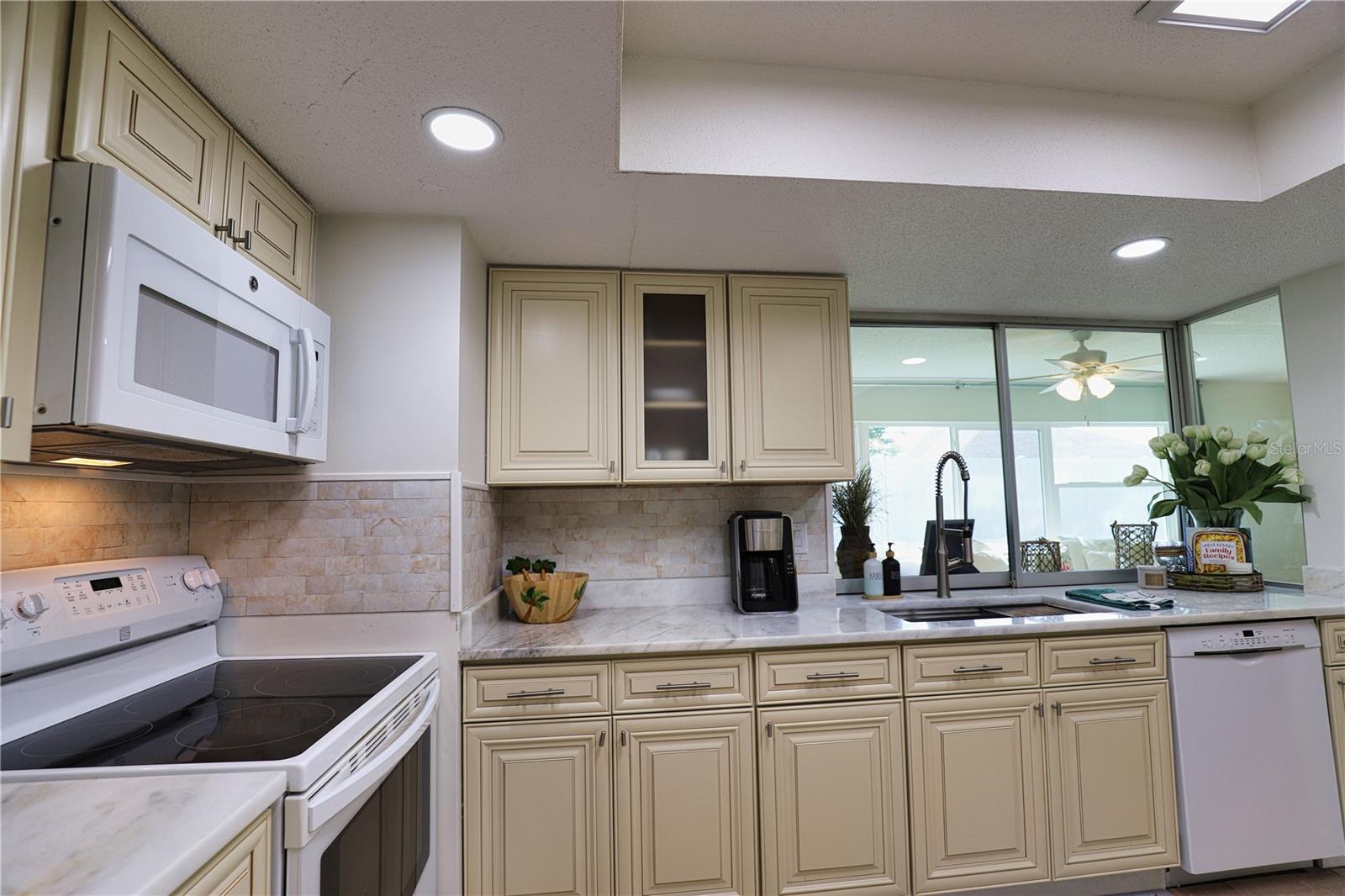 Image 23 of 38 For 1141 Royal Road