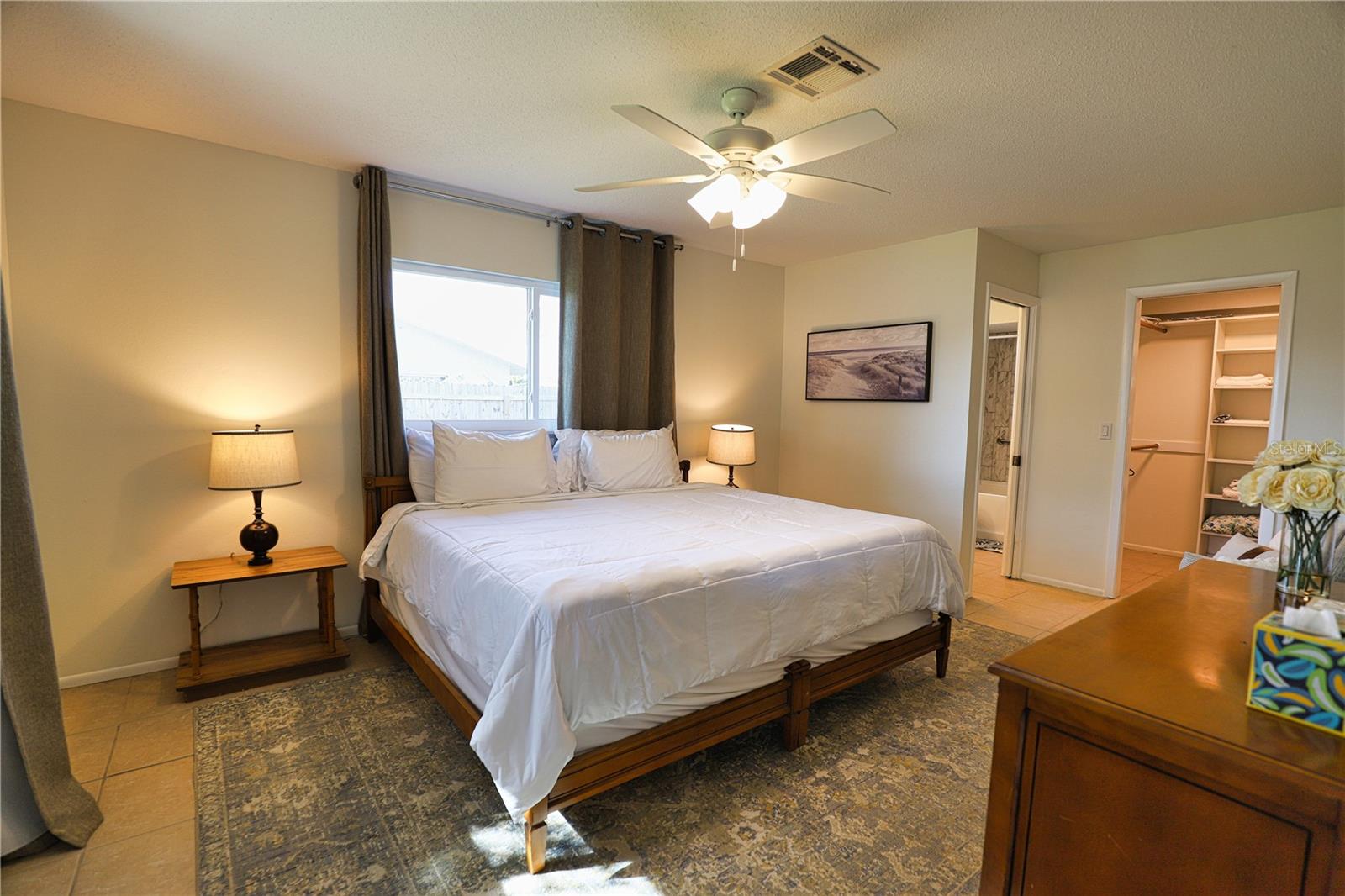 Image 25 of 38 For 1141 Royal Road