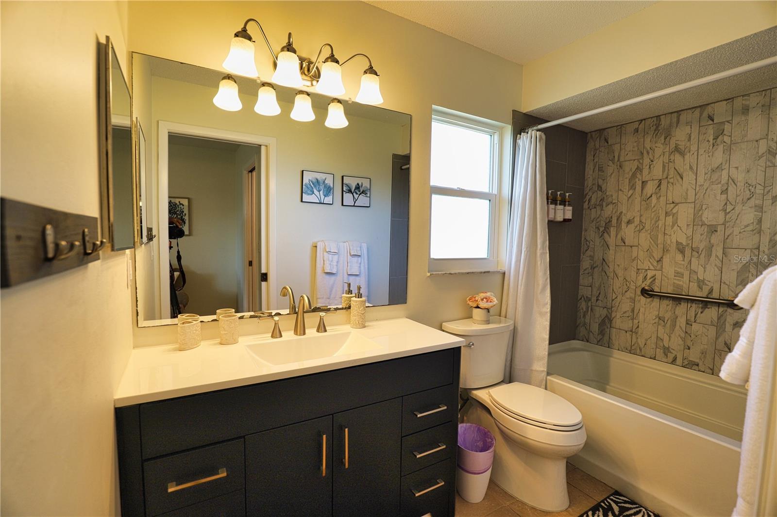 Image 28 of 38 For 1141 Royal Road