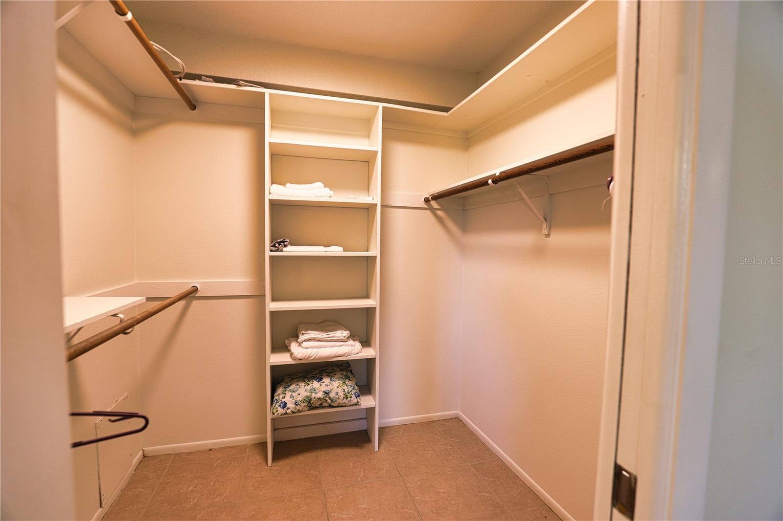 Image 29 of 38 For 1141 Royal Road