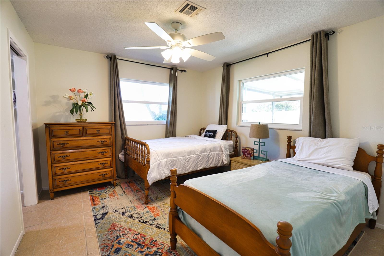 Image 31 of 38 For 1141 Royal Road