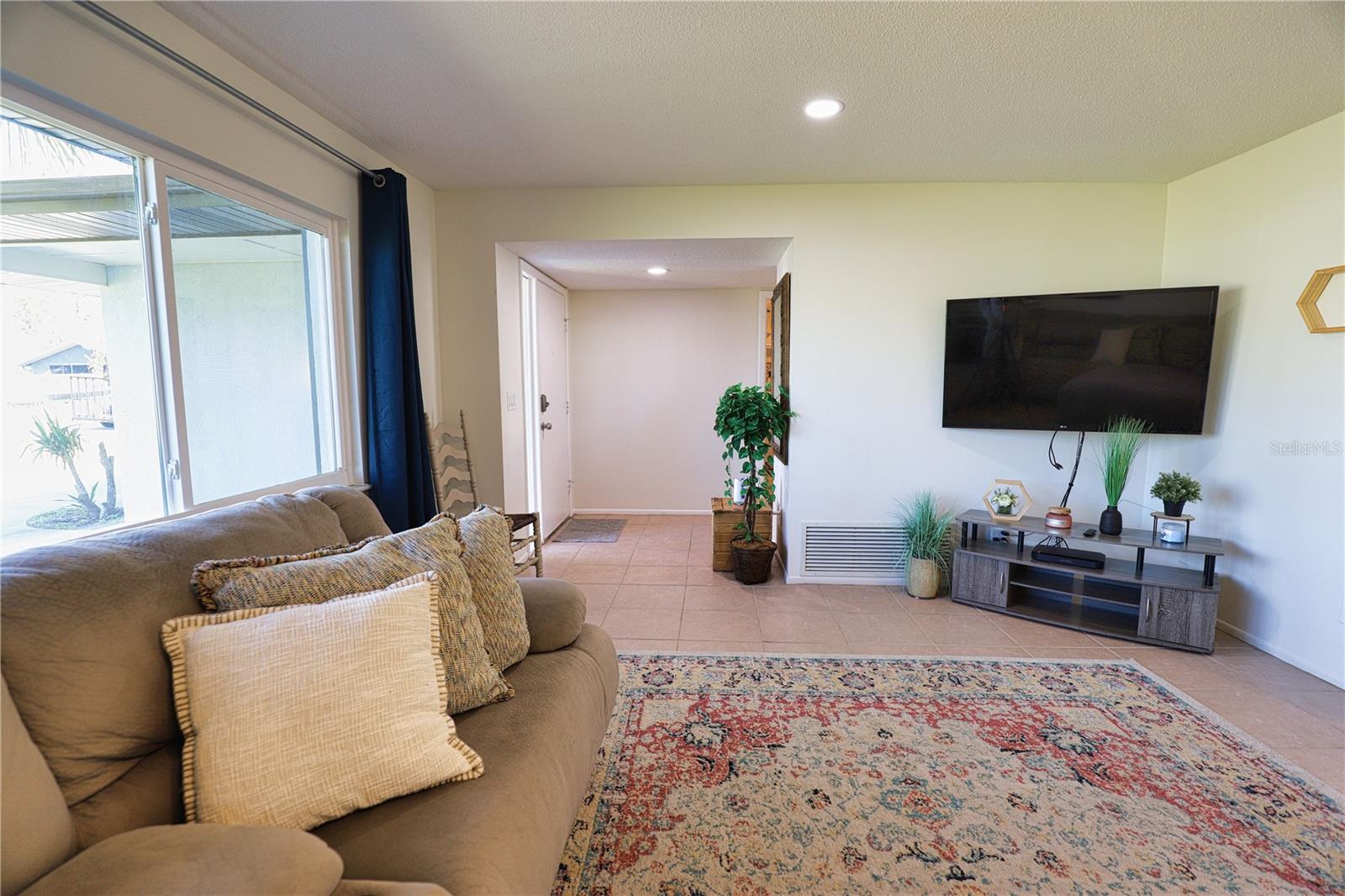 Image 9 of 38 For 1141 Royal Road