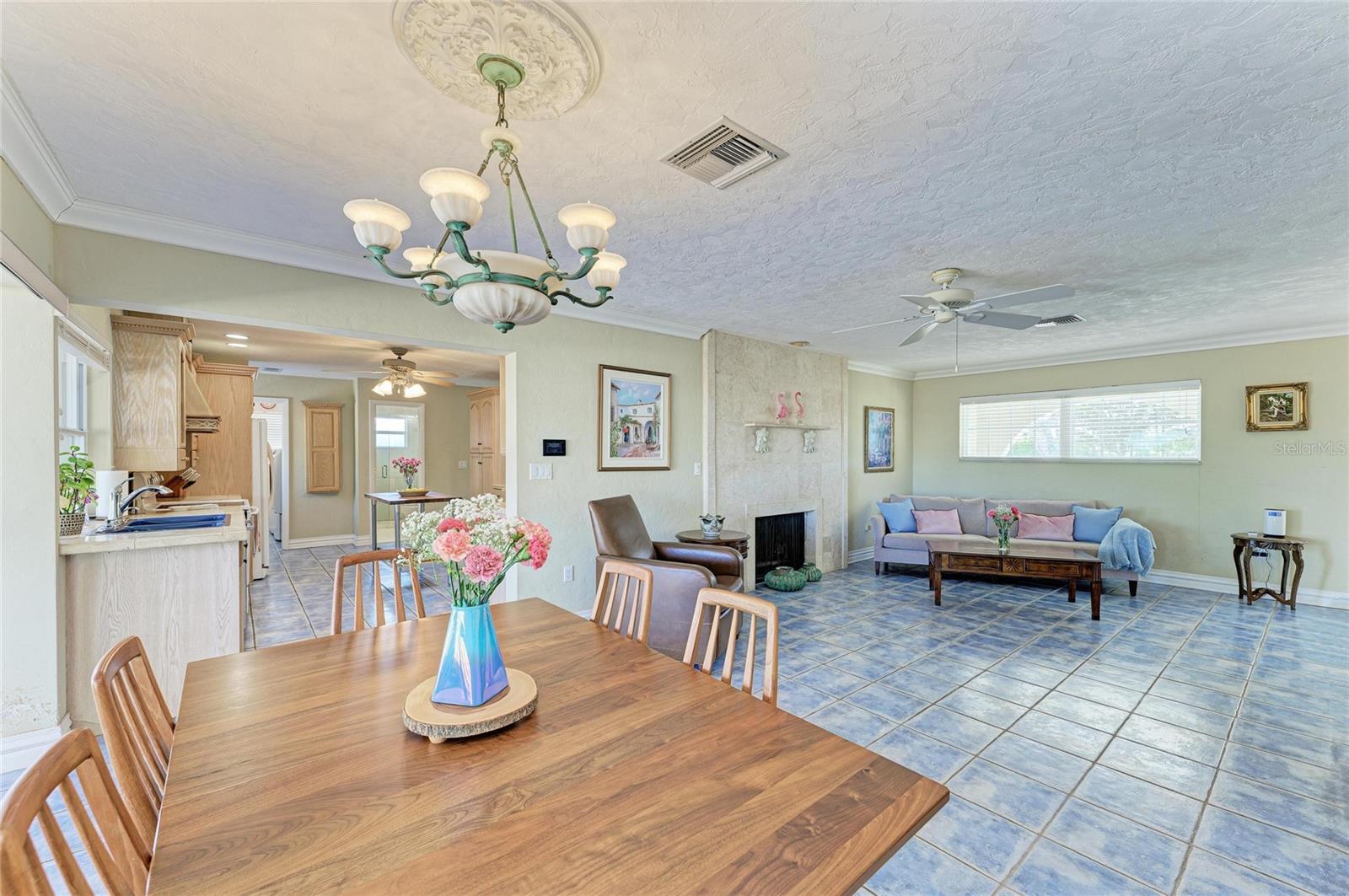 Image 11 of 98 For 612 Bayshore Road