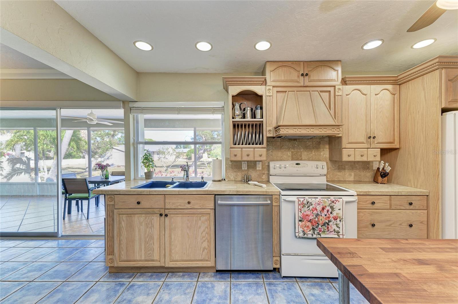 Image 15 of 98 For 612 Bayshore Road