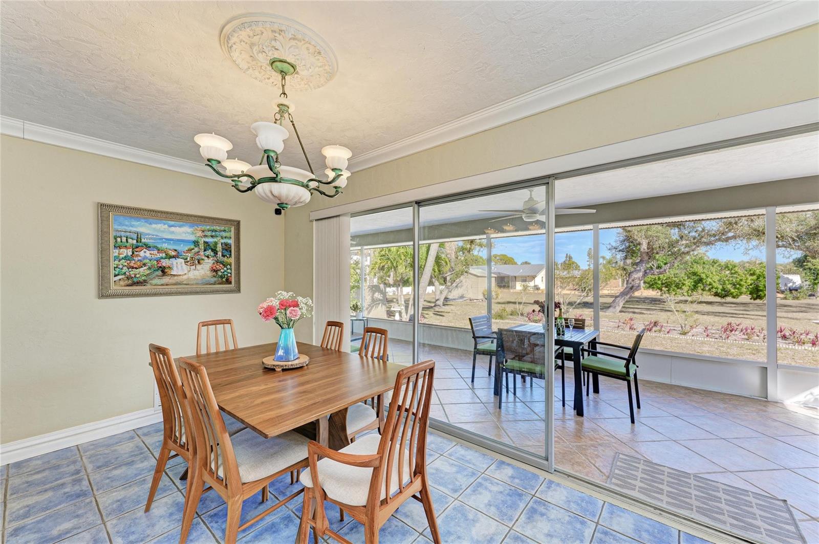 Image 18 of 98 For 612 Bayshore Road