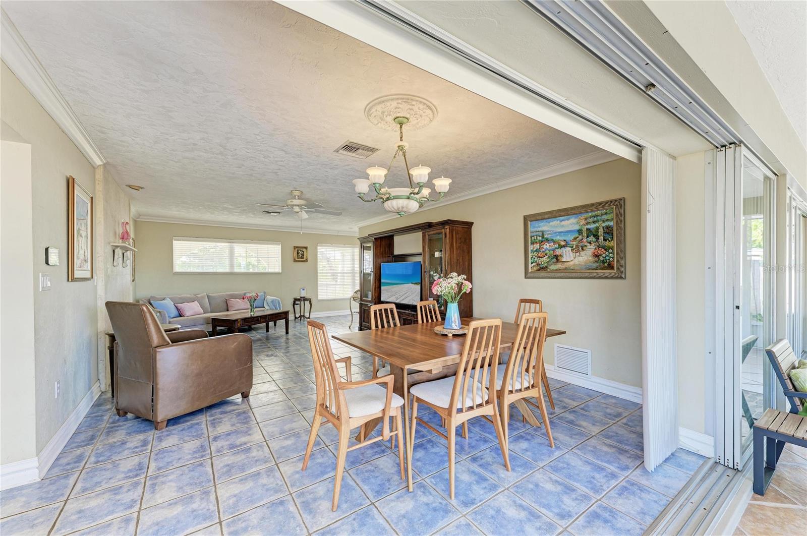 Image 19 of 98 For 612 Bayshore Road