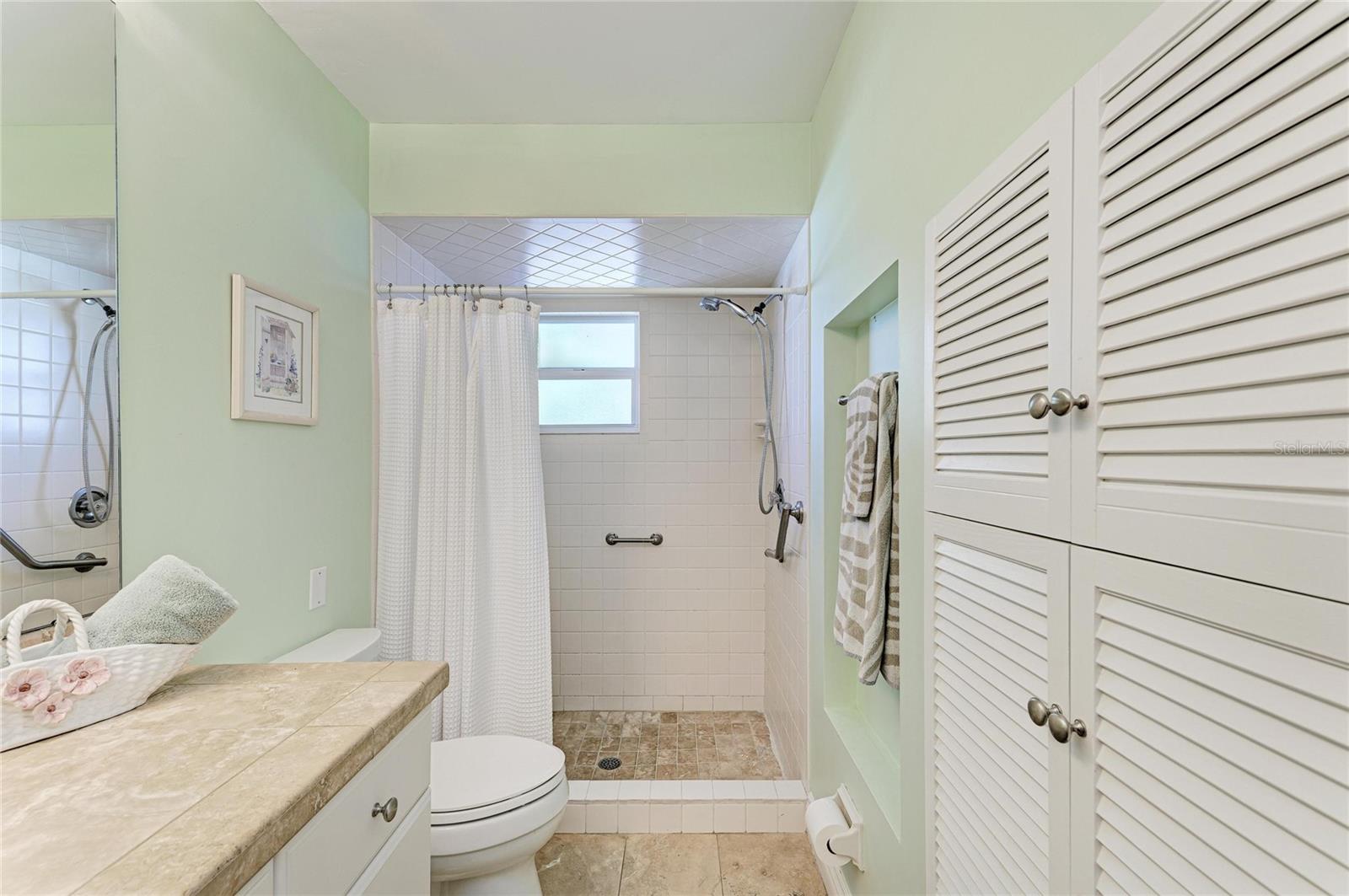 Image 23 of 98 For 612 Bayshore Road